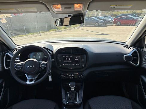 Used 2025 Kia Soul LX w/ LX Technology Package image 31