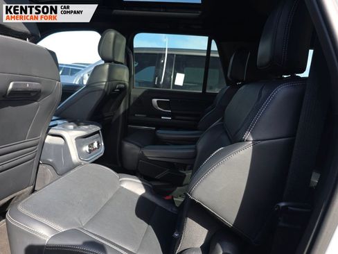 Used 2025 Ford Expedition Max Platinum w/ Stealth Performance Package image 9