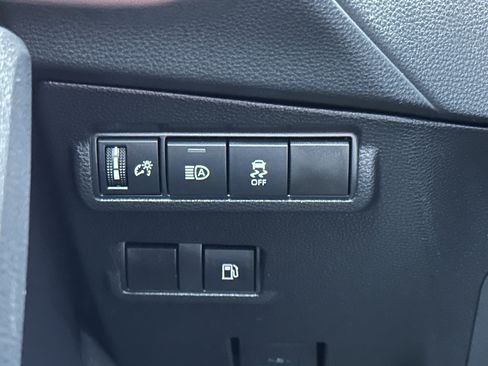 Used 2025 Toyota Corolla Cross AWD Hybrid image 39