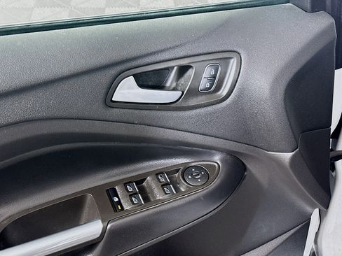 Used 2019 Ford Escape SE image 15