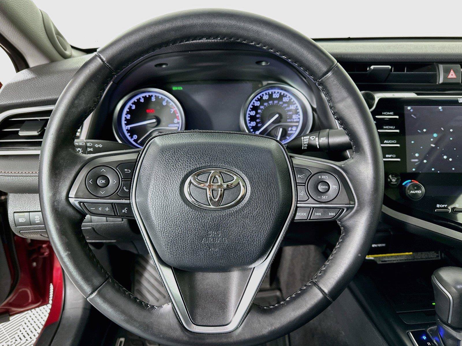 Used 2018 Toyota Camry XLE FWD image 12