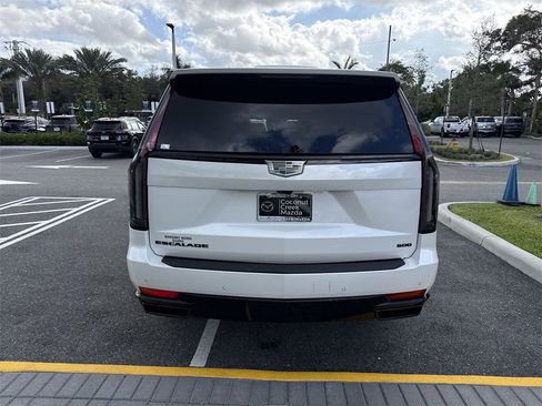 Used 2023 Cadillac Escalade Sport Platinum w/ LPO, ONYX Package image 3