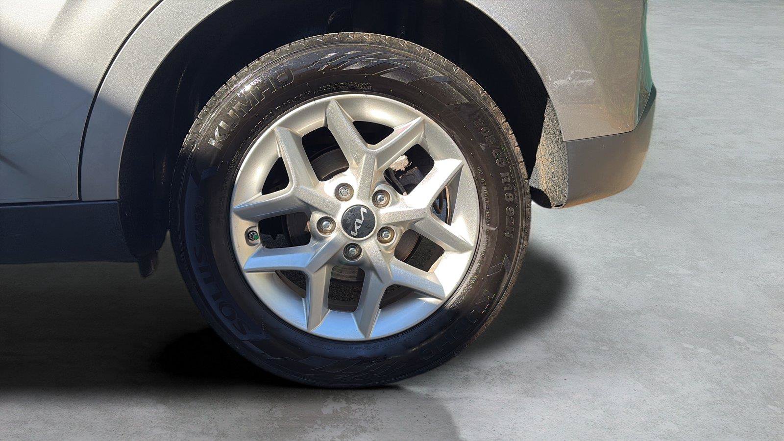 Used 2025 Kia Soul LX w/ LX Technology Package FWD image 25