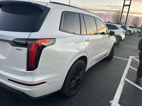 Used 2021 Cadillac XT6 Sport w/ LPO, ONYX Package image 6