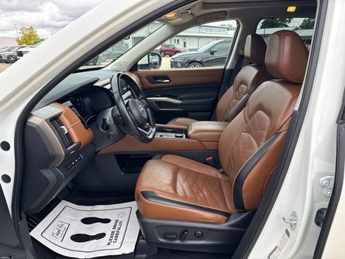 Used 2023 Nissan Pathfinder Platinum AWD/4WD image 14