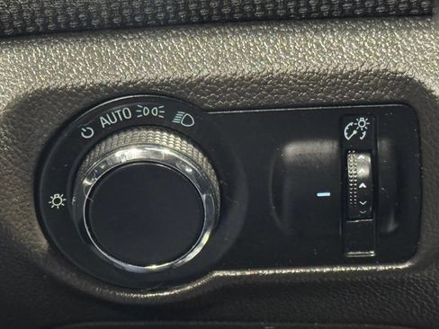 Used 2013 Chevrolet Cruze LT image 26