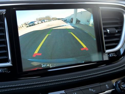 Used 2021 Chrysler Pacifica Touring w/ S Appearance Package image 20