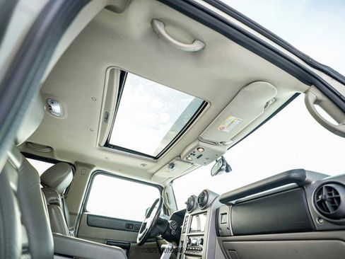 Used 2003 HUMMER H2 w/ Preferred Equipment Group image 51