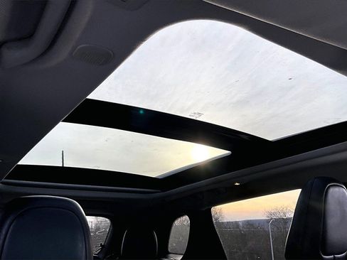 Used 2019 Jeep Cherokee Limited image 20