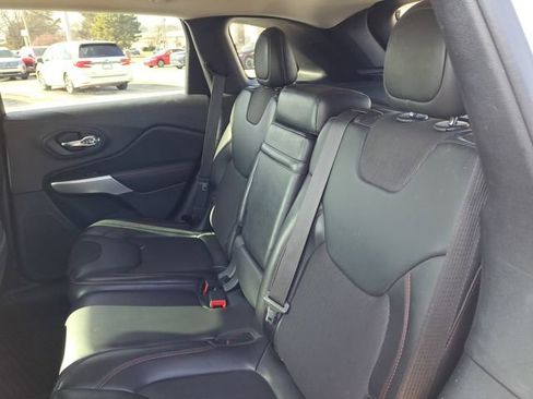 Used 2018 Jeep Cherokee Trailhawk w/ Comfort/Convenience Group image 19