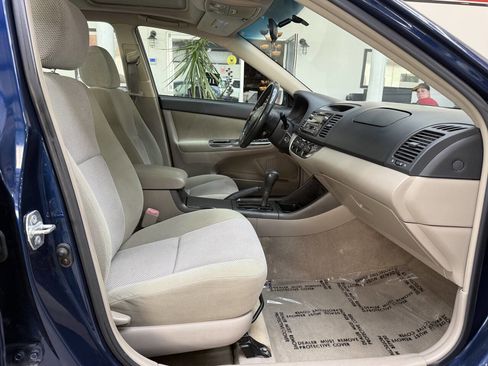 Used 2004 Toyota Camry SE FWD image 16