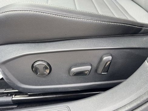 Used 2025 Volkswagen Jetta SE image 9