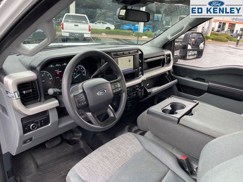 Used 2023 Ford F350 XLT w/ Camper Package image 4