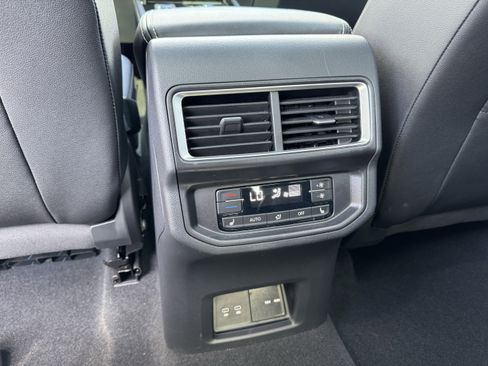 Used 2025 Volkswagen Atlas SEL image 35