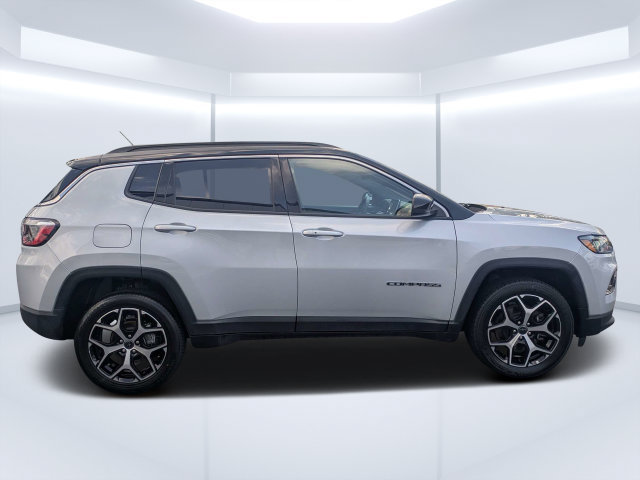 Used 2025 Jeep Compass Limited AWD/4WD image 2