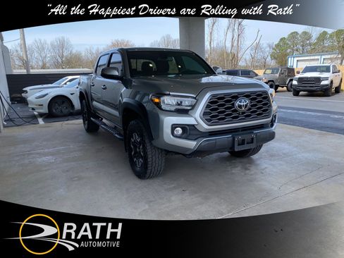Used 2022 Toyota Tacoma TRD Off-Road image 3