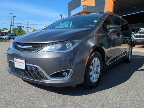 Used 2019 Chrysler Pacifica Touring-L FWD image 8