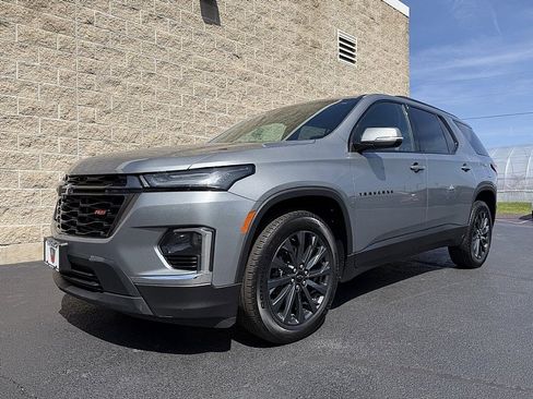 Used 2023 Chevrolet Traverse RS w/ LPO, Floor Liner Package FWD image 4