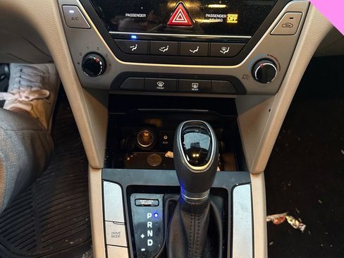 Used 2017 Hyundai Elantra SE FWD image 14
