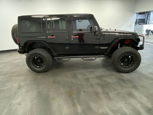 Used 2016 Jeep Wrangler Unlimited Rubicon w/ Connectivity Group AWD/4WD image 7