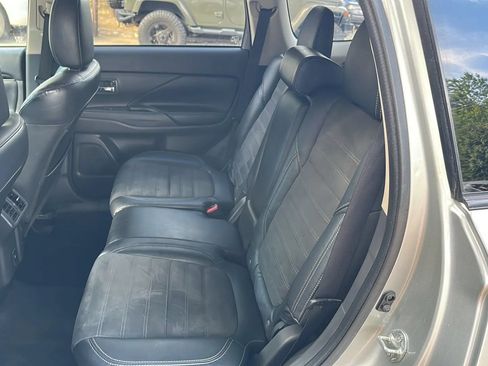 Used 2020 Mitsubishi Outlander SE FWD image 17
