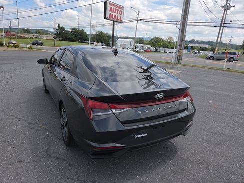 Used 2023 Hyundai Elantra SEL w/ Convenience Package FWD image 12