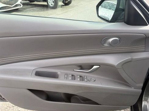 Used 2025 Hyundai Elantra SEL FWD image 26