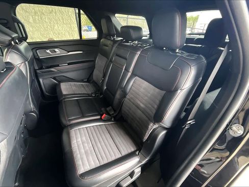 Used 2025 Ford Explorer ST-Line w/ ST-Line Street Pack image 19