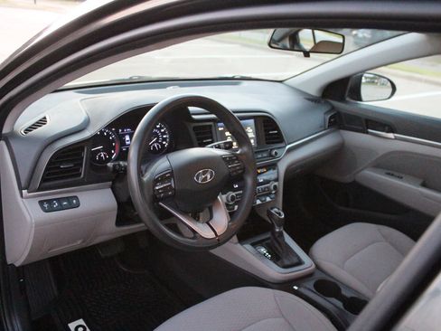 Used 2020 Hyundai Elantra SEL FWD image 15