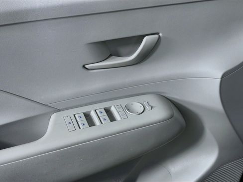 Used 2025 Hyundai Kona SEL FWD image 15