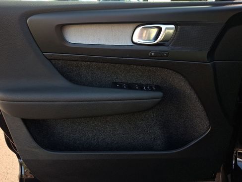 Certified 2025 Volvo XC40 B5 Core image 12
