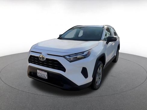 Used 2025 Toyota RAV4 LE image 7