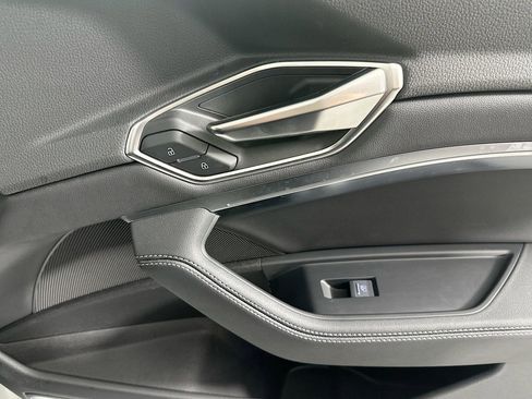 Used 2024 Audi Q8 e-tron Premium Plus w/ Premium Plus Package image 21