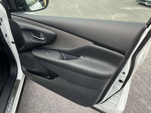 Used 2023 Nissan Murano SV w/ SV Midnight Edition Package image 15