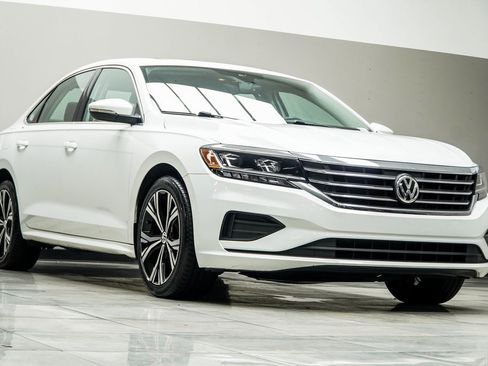 Used 2021 Volkswagen Passat 2.0T SE image 4