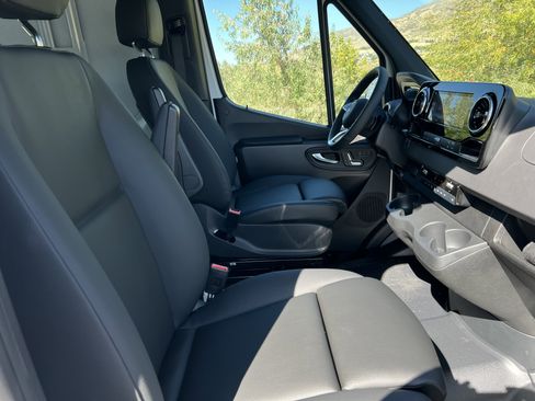 New 2025 Mercedes-Benz Sprinter 2500 image 25