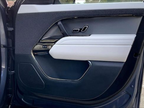 Used 2025 Land Rover Range Rover Sport SE image 21