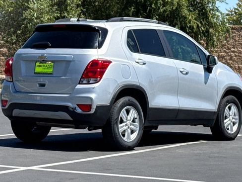 Used 2022 Chevrolet Trax LT w/ LT Convenience Package AWD/4WD image 11
