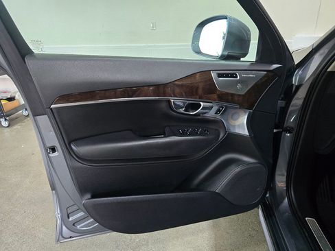 Used 2016 Volvo XC90 T6 Momentum w/ Momentum Plus Package image 21