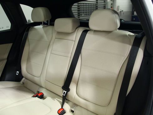 Certified 2026 Mercedes-Benz GLC 300 4MATIC image 31