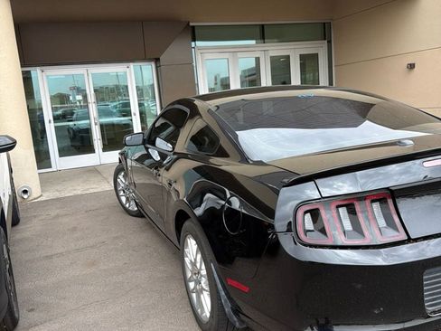 Used 2013 Ford Mustang Premium RWD image 6