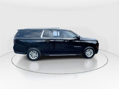 Used 2025 Chevrolet Suburban LT w/ Comfort Package RWD image 9