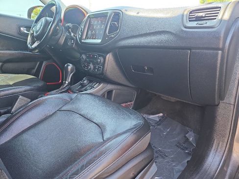 Used 2018 Jeep Compass Trailhawk w/ Leather Interior Group AWD/4WD image 14