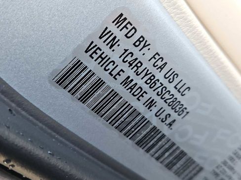 New 2025 Jeep Grand Cherokee Limited 4xe w/ Luxury Tech Group II image 31