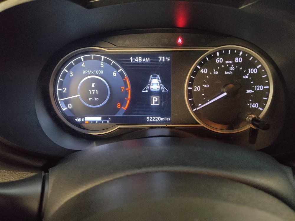 Used 2022 Nissan Versa SR FWD image 23