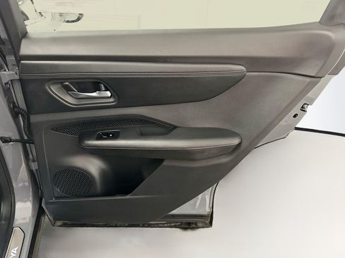 Used 2024 Nissan Ariya AWD image 31