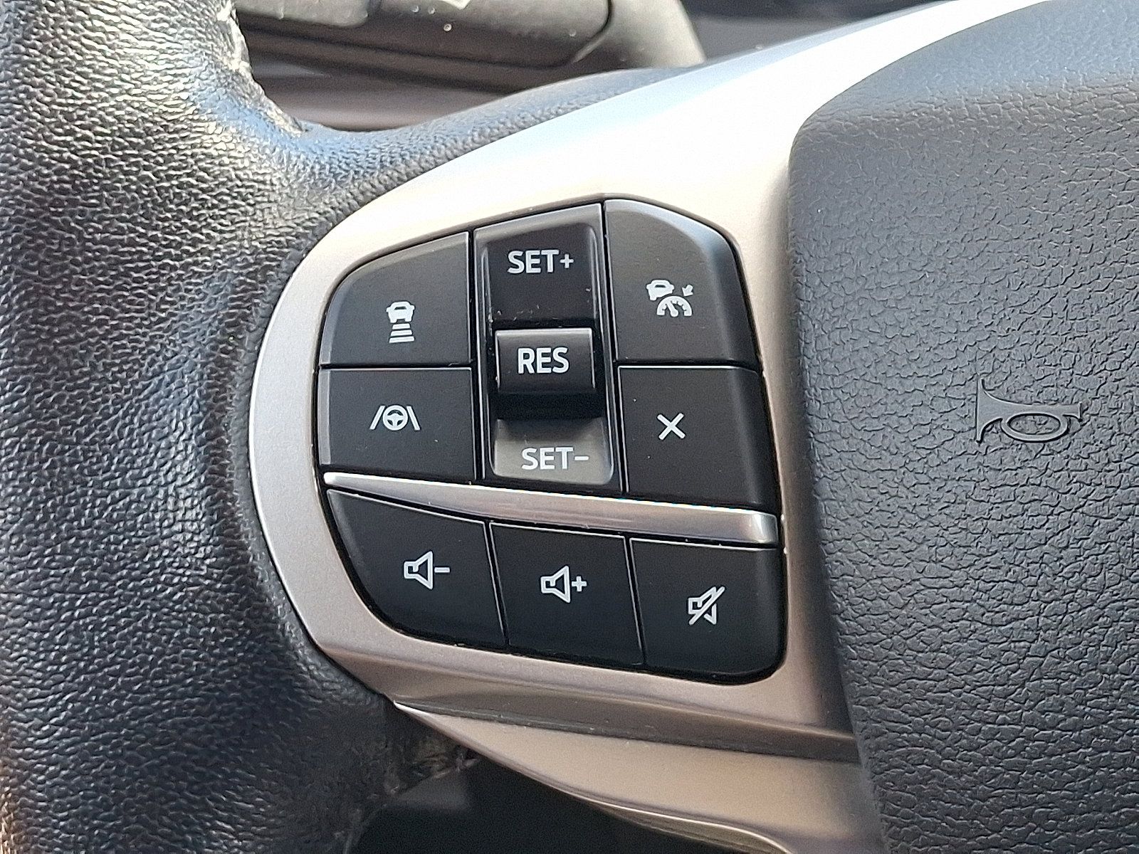 Used 2021 Ford Explorer Limited w/ Equipment Group 301A AWD/4WD image 21