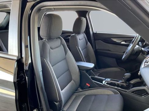 Used 2025 Chevrolet TrailBlazer LT AWD/4WD image 19