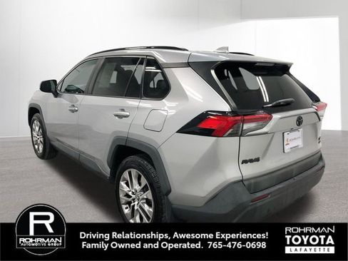 Used 2020 Toyota RAV4 XLE Premium AWD/4WD image 5