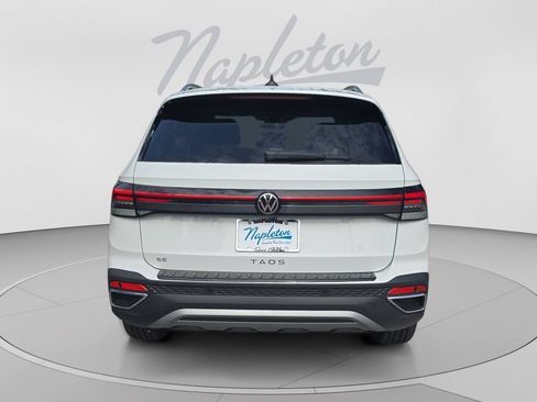 New 2026 Volkswagen Taos SE FWD image 6